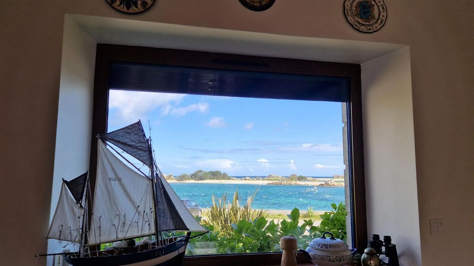 Breton Holiday Home With Fantastic Sea View Penvénan